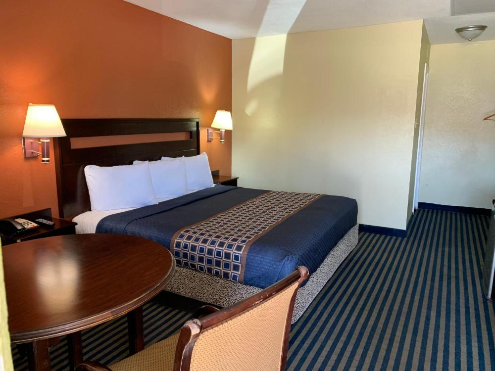 Standard King Room - Non-Smoking  interior